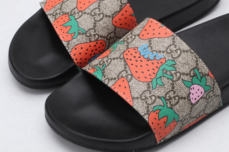 GUC LEATHER SLIDE
