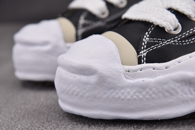 MAISON MIHARA SNEAKERS(Maison Hank OG Sole Black White)