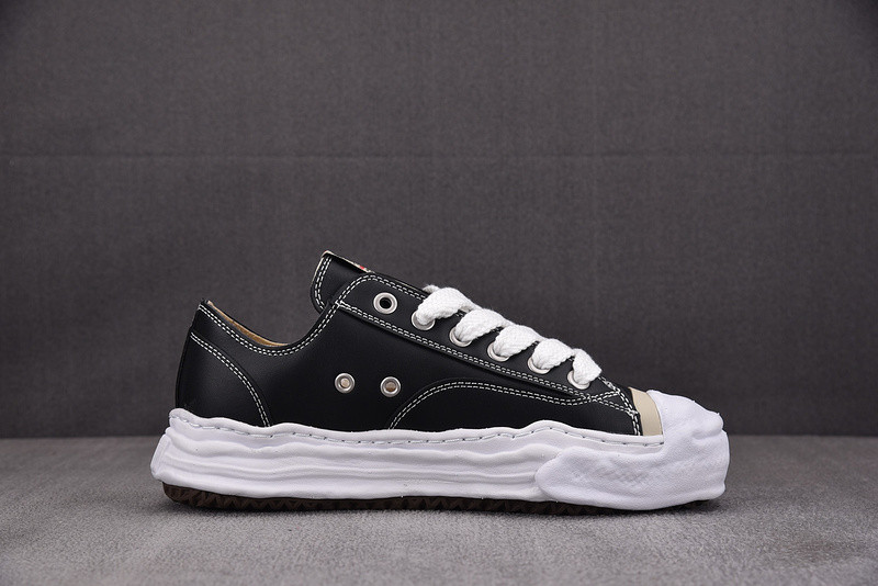 MAISON MIHARA SNEAKERS(Maison Hank OG Sole Black White)