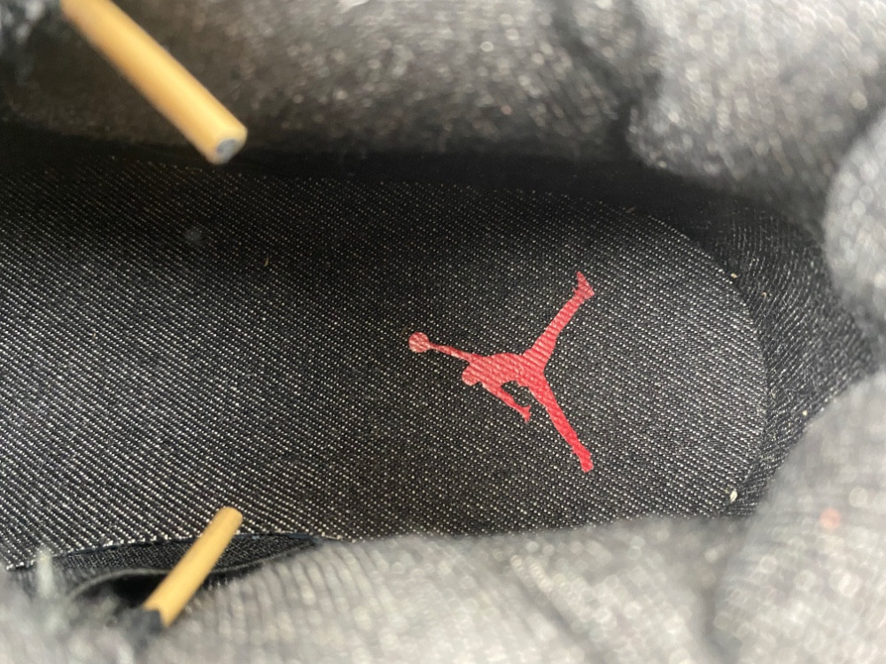 Levis x Air Jordan 4 “Taupe Haze”A02571-001