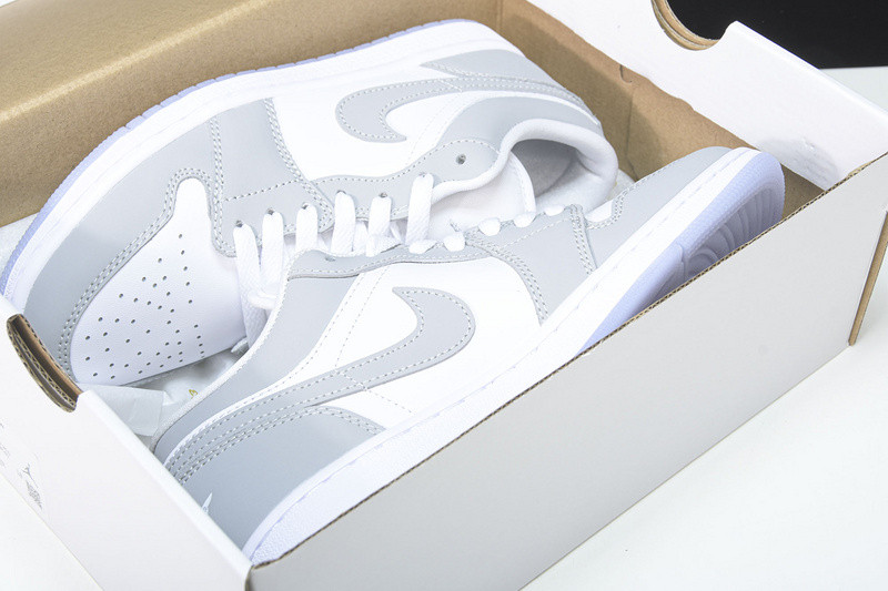 AIR JORDAN 1 LOW 