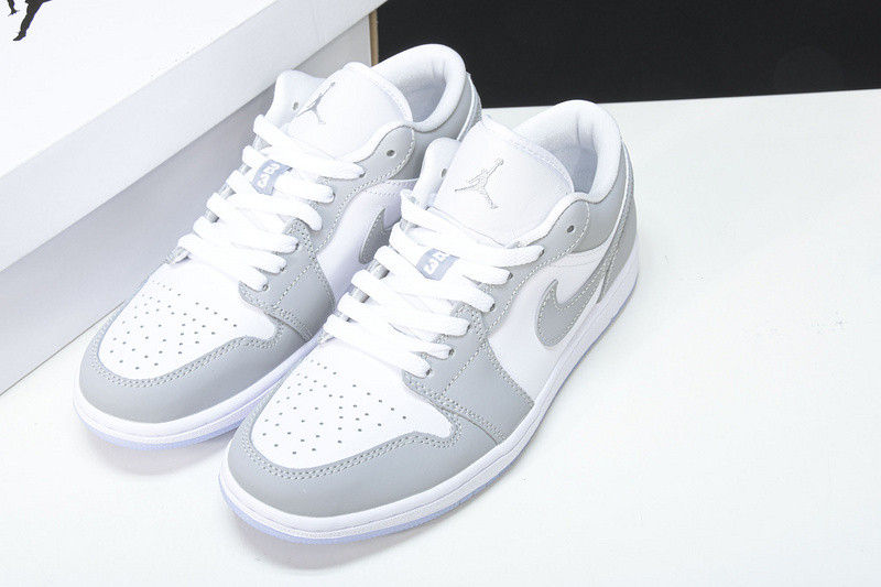 AIR JORDAN 1 LOW 
