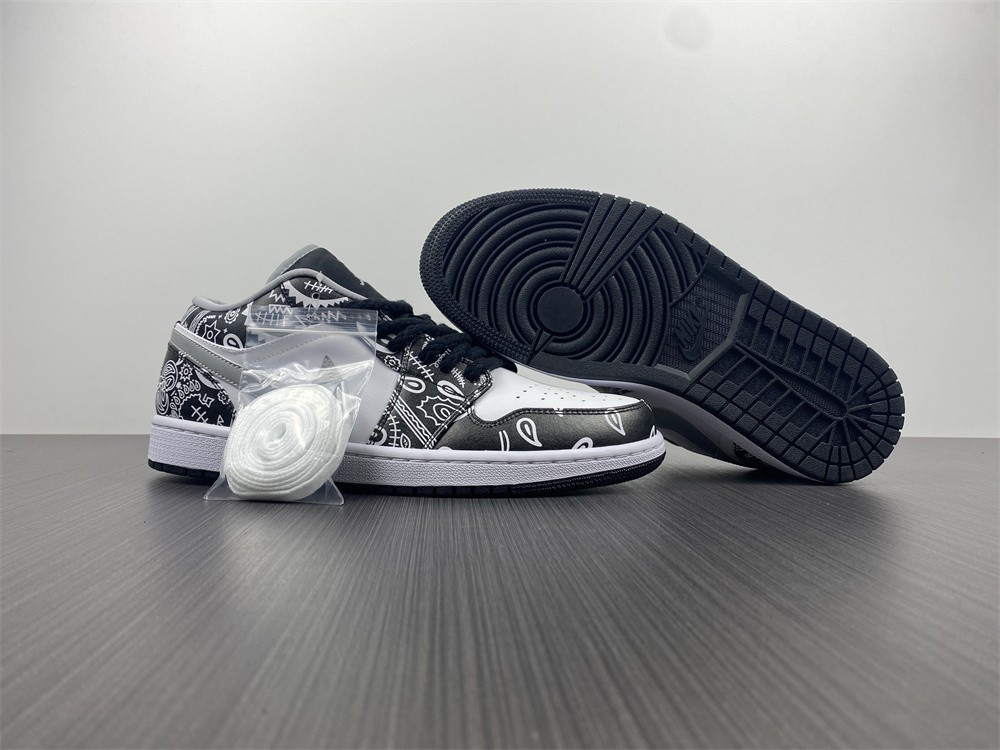 AIR JORDAN 1 LOW BLACK WHITE GREY 553558-040