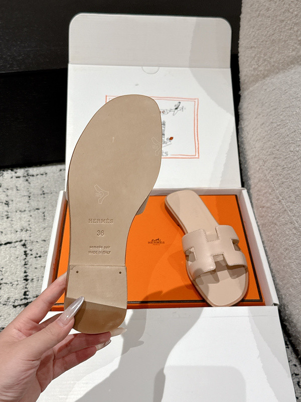 H*rmes Sandals