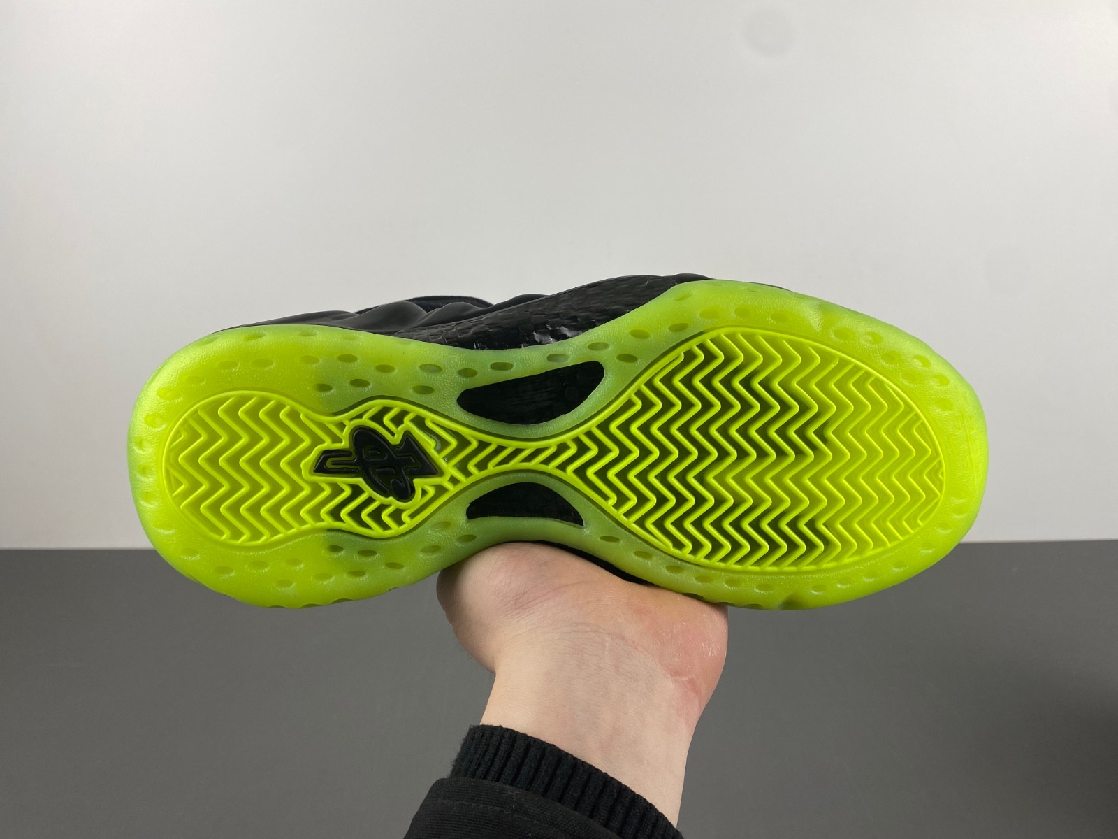 Nike Air Foamposite One "Black/Volt" 2025 HF2902-001