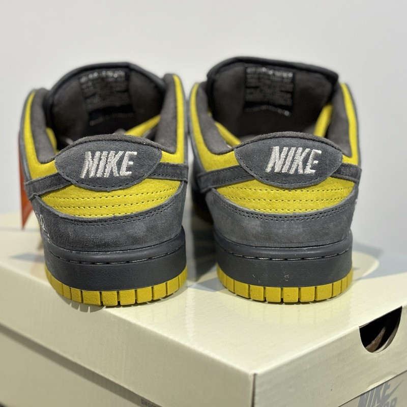 Suprem* x Nike SB Dunk Low Camper Green HQ8487-300