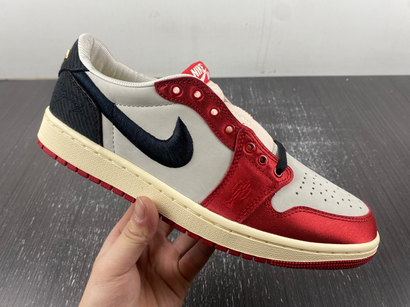 Jordan 1 Retro Low OG Trophy Room Away FN0432-100