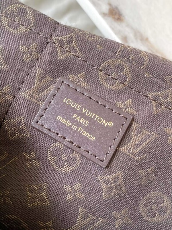 Louis Vuitton Express Travel