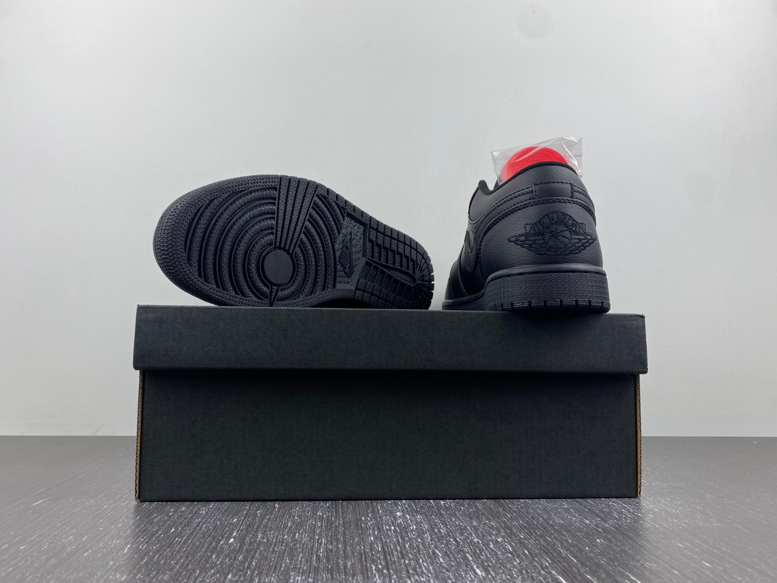 Jordan 1 Low Triple Black - 553558-091