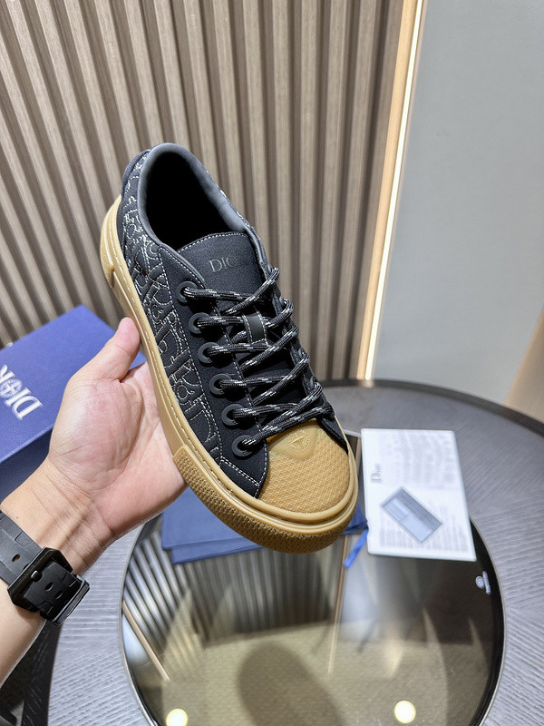 DR B33 SNEAKER