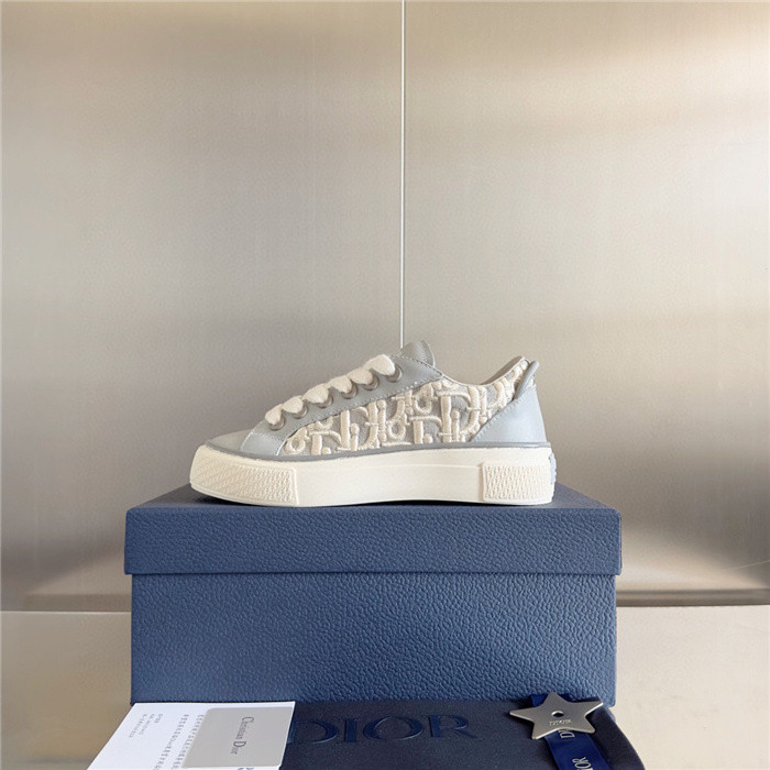 DR B33 SNEAKER