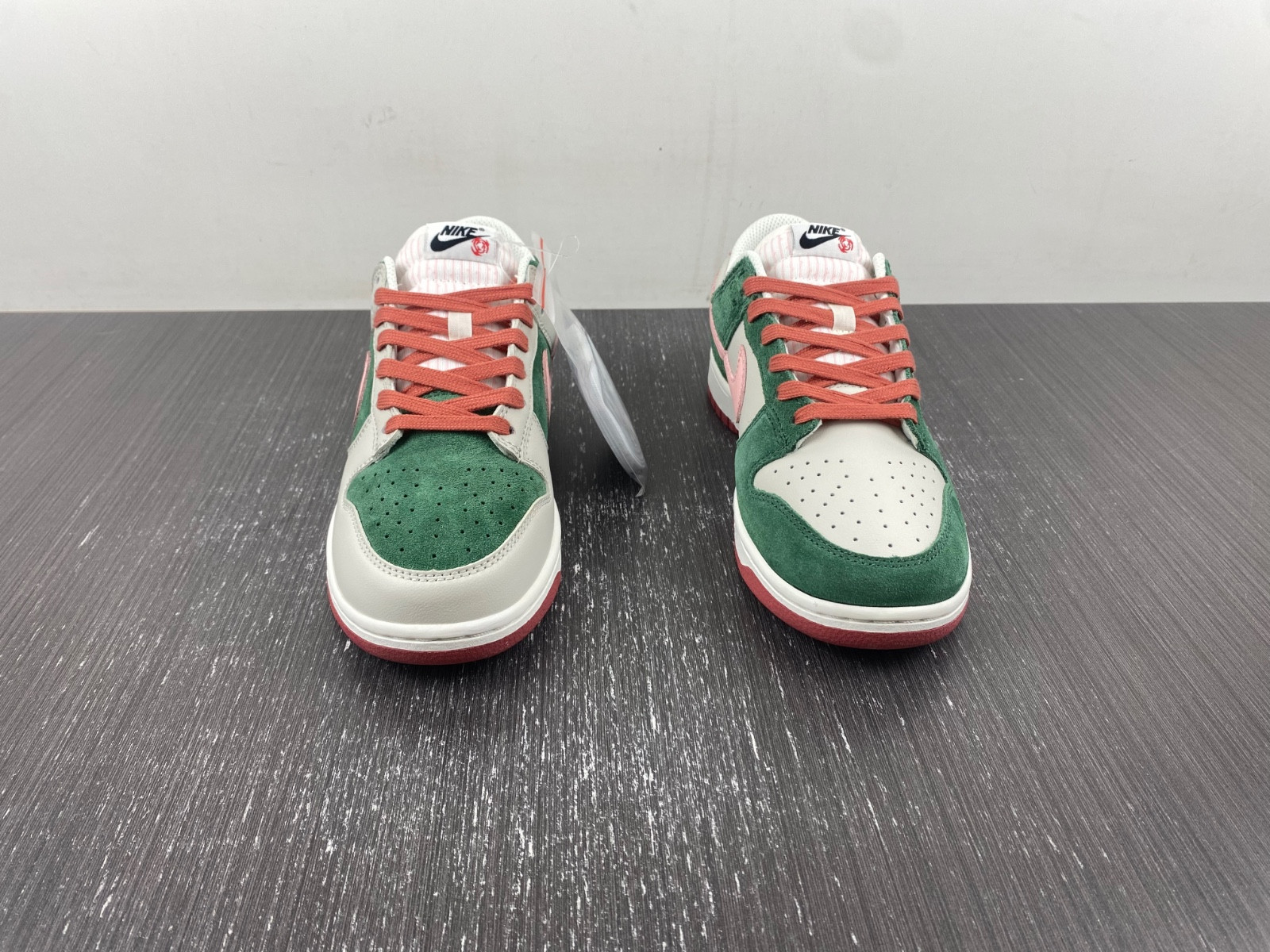 Wmns Dunk Low SE 