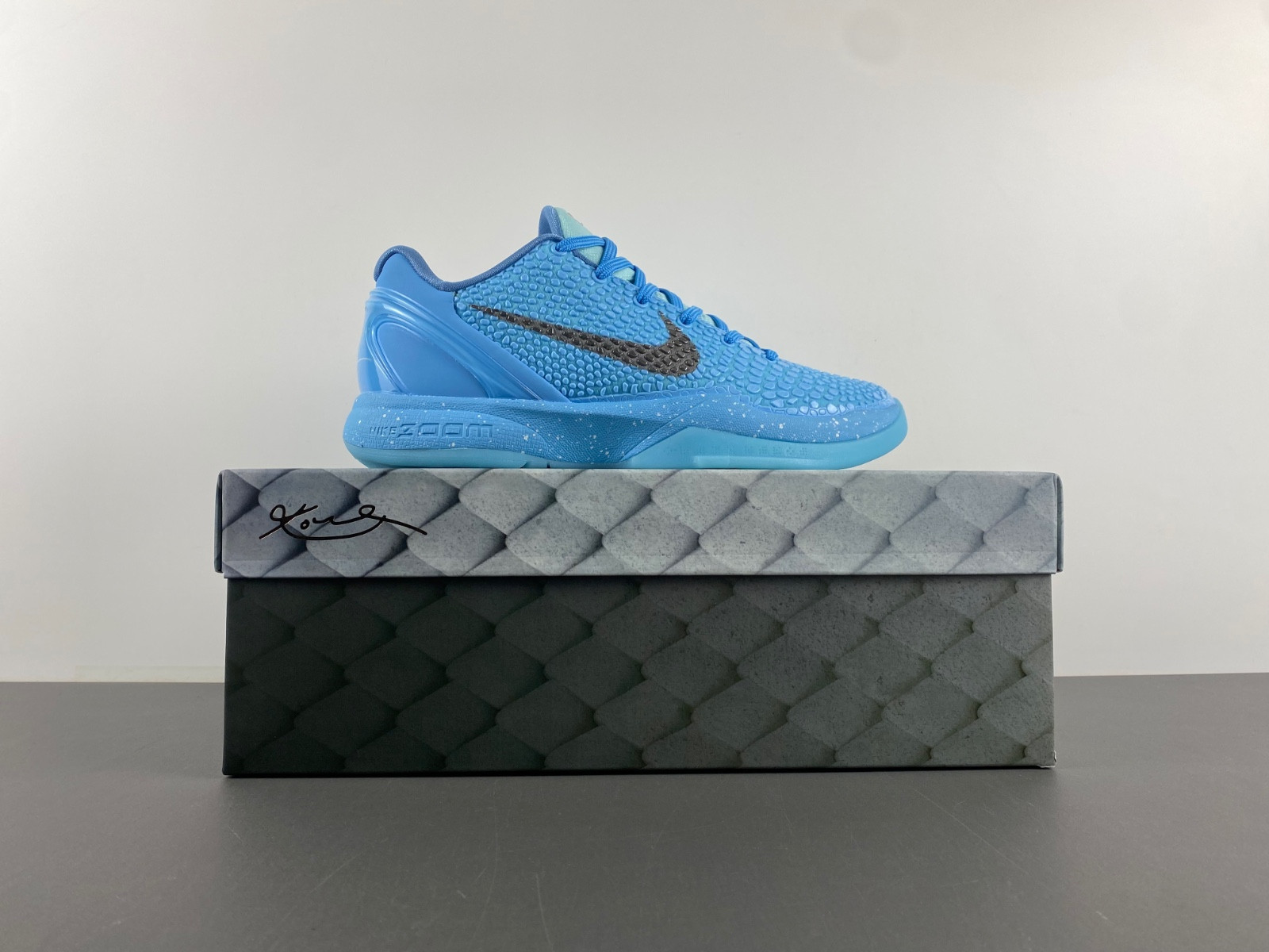 Nike Kobe 6 ice grinch. P.E PE2023-100