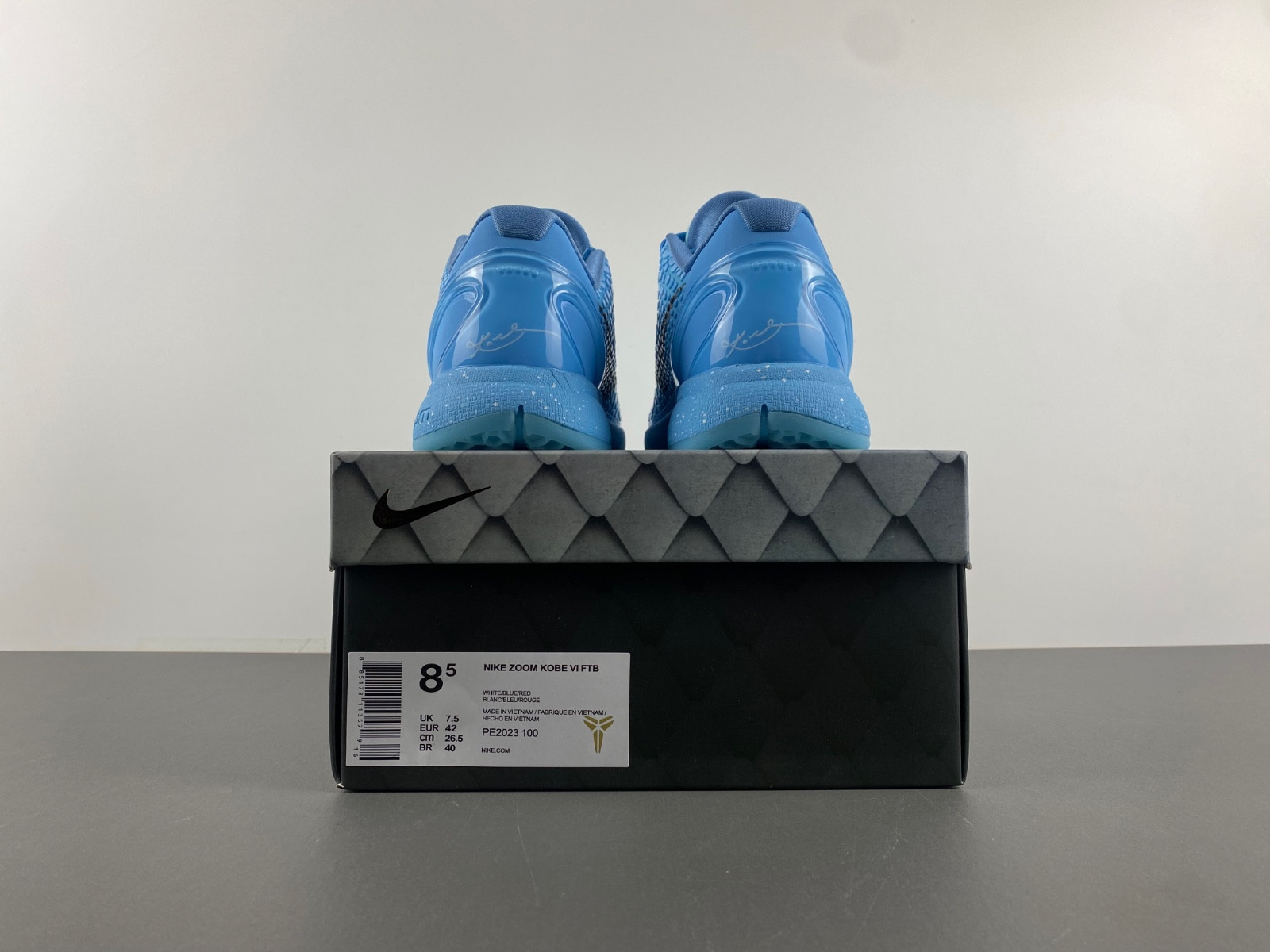 Nike Kobe 6 ice grinch. P.E PE2023-100