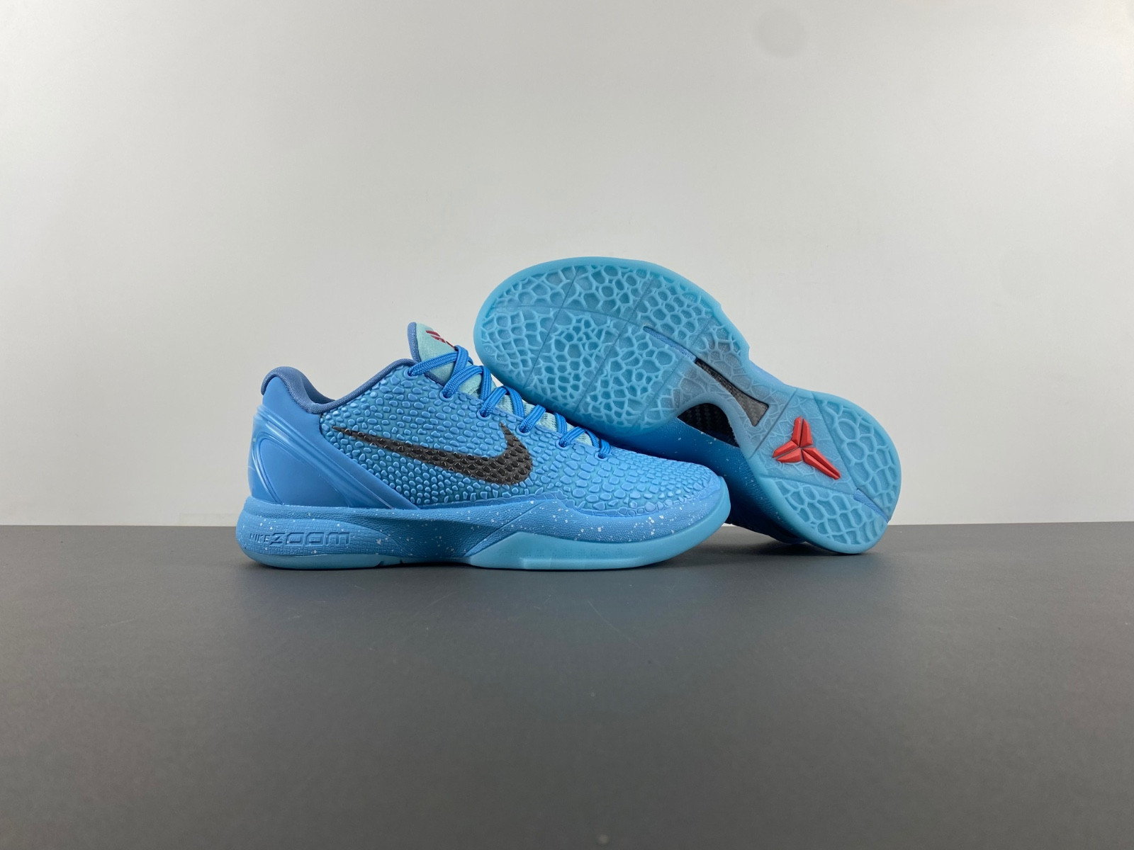 Nike Kobe 6 ice grinch. P.E PE2023-100