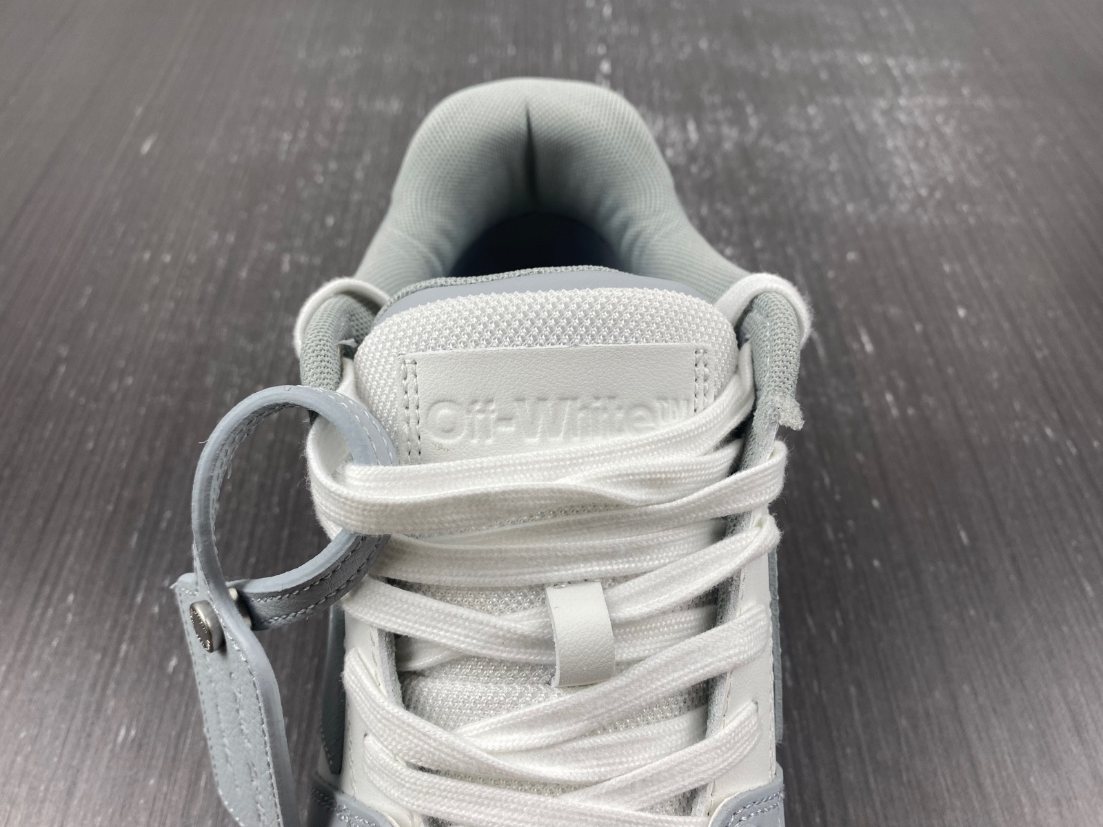 Off-White c/o Virgil Abloh